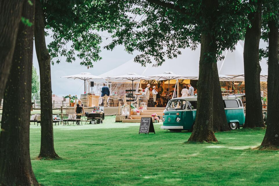 A Table it's a wild wild world I Sailcloth Tent huren