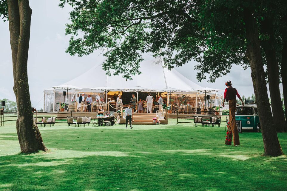 A Table it's a wild wild world I Sailcloth Tent huren