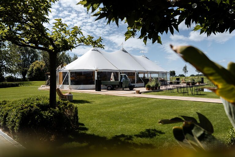 Sailclothtent huren I silhouette tent I weddingtent I huwelijk I tuinfeest